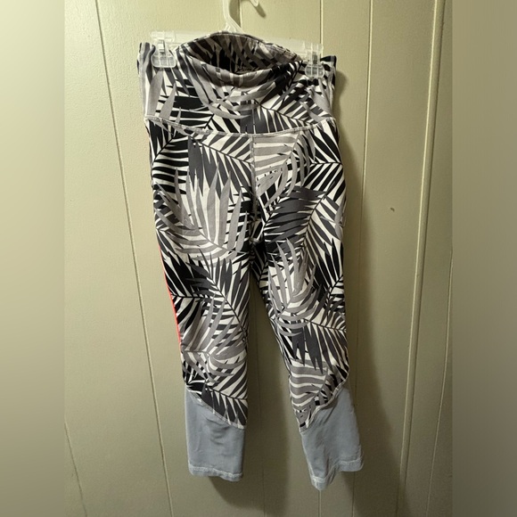 Old Navy Capris - Picture 1 of 3
